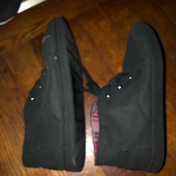 Pink Converse, small tear - Picture 7 of 8